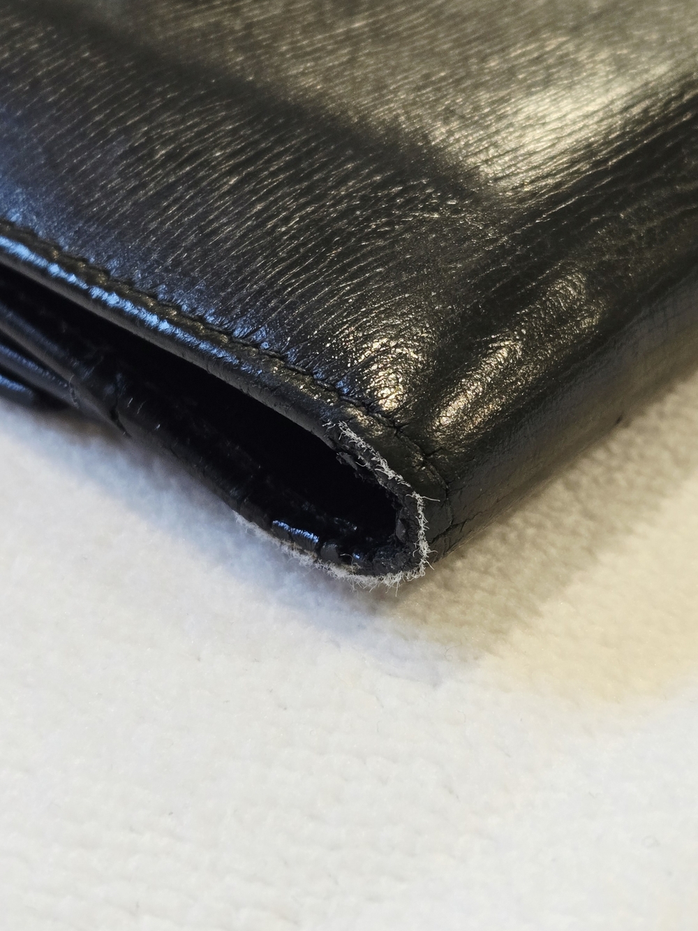Gucci Black Leather Wallet with Silver G Buckle With Box - Picture 8 of 16